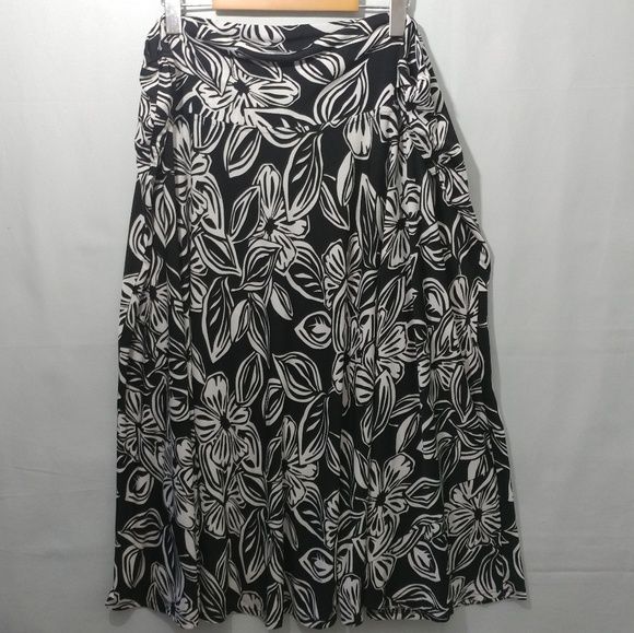 Black & White Floral TanJay Skirt - Picture 2 of 4